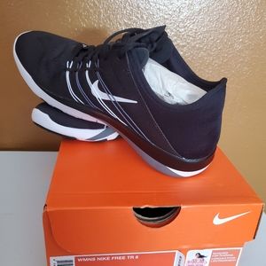 Womens Nike Free TR 6